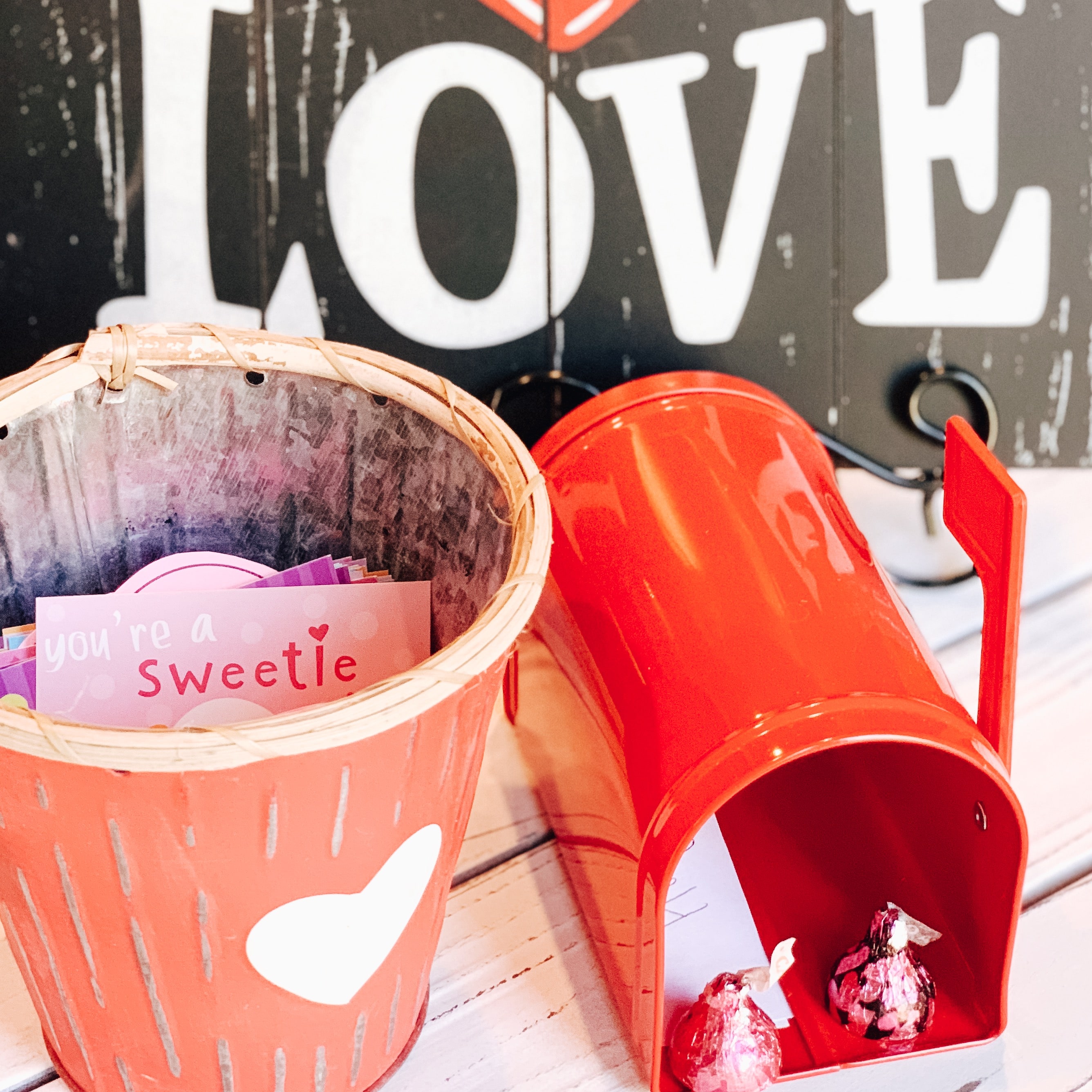 Love Sign with red Valentines Day mini Maiboxl