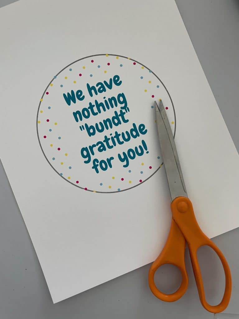 Bundt Cake gift tag with orange scissors